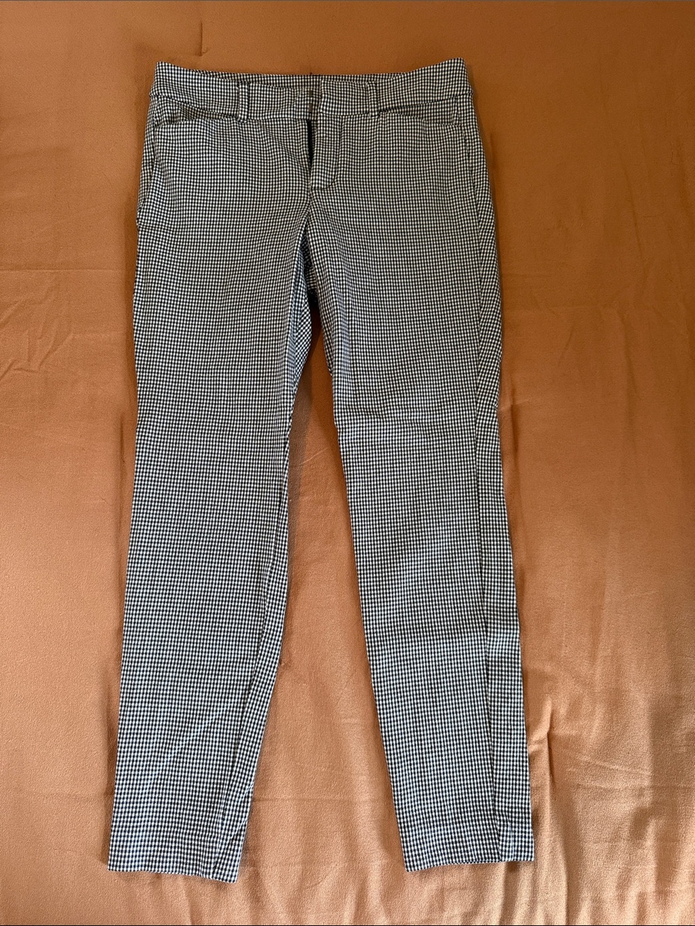 Old Navy Women’s Pixie - size 4, high rise